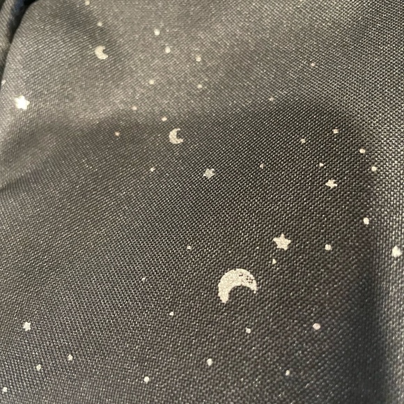 OGIO XIX STARLA BLACK W SILVER
GALAXY PRINT ZIP CLOSE CROSSBODY BAG POUCH NEW - Picture 5 of 13